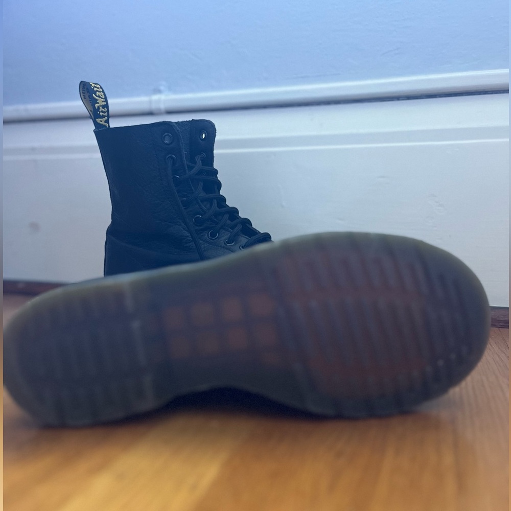 1460 Women’s Pascal Virginia Leather Doc Marten boots